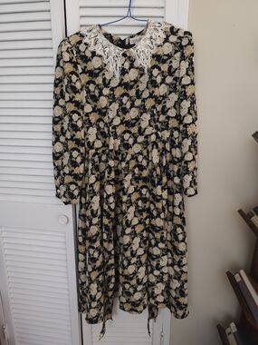 Vintage Lamballe Japan made Floral Long-Sleeve Midi Dress with Lace Collar